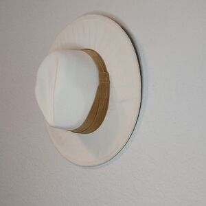 Time and Tru Off-white and Gold Ribbon Bad Fashion Women Winter/Spring/Fall Hat